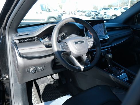 Used 2024 Jeep Compass Trailhawk image 3