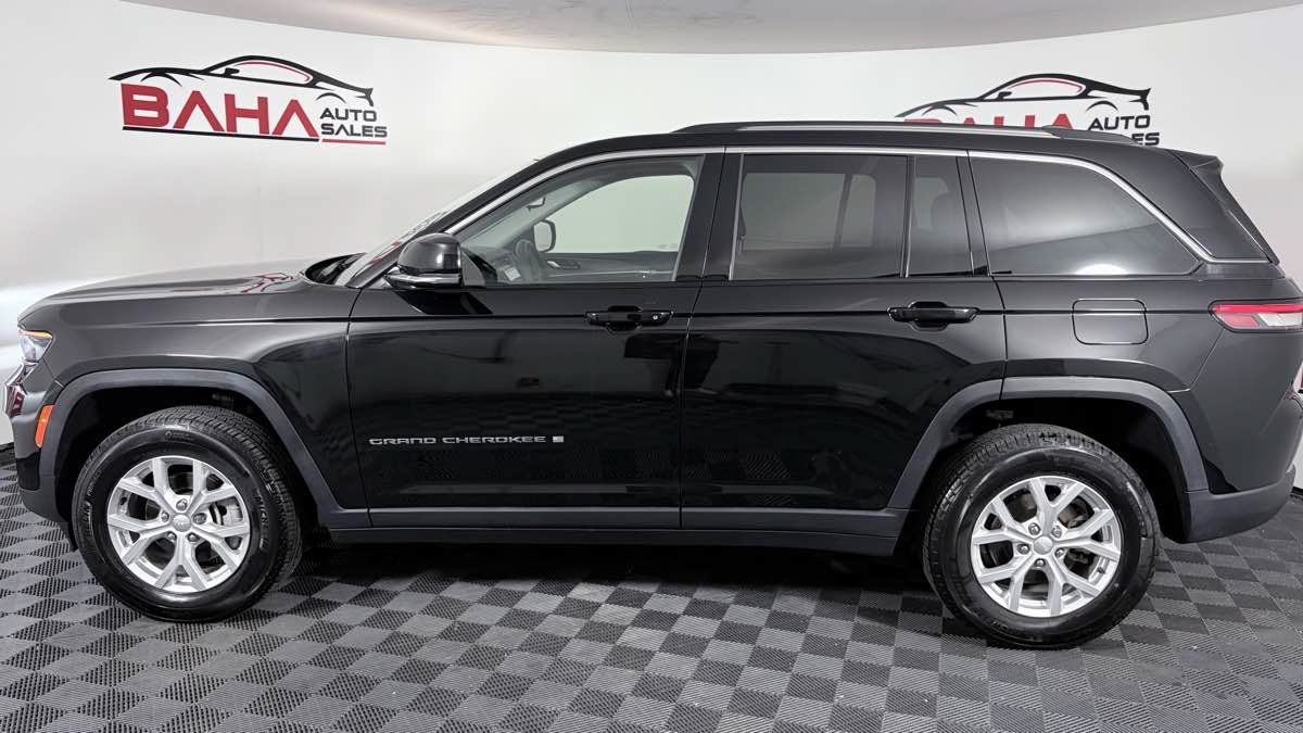 Used 2023 Jeep Grand Cherokee Limited AWD/4WD image 4