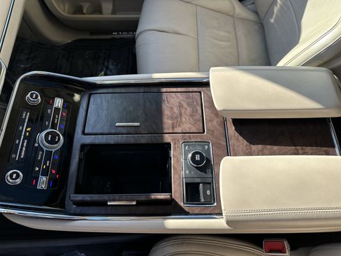 Used 2021 Lincoln Navigator L Reserve w/ Luxury Package image 26