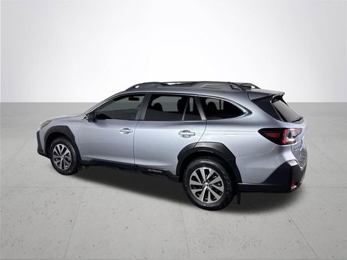 Certified 2025 Subaru Outback Premium AWD/4WD image 9