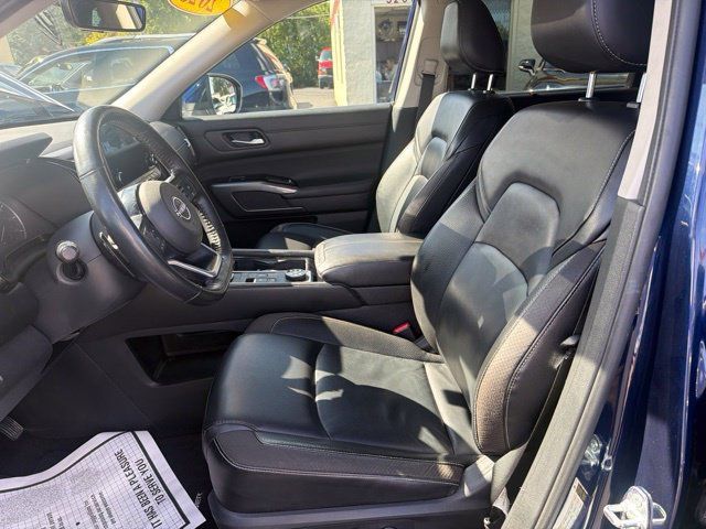 Used 2023 Nissan Pathfinder SL AWD/4WD image 14