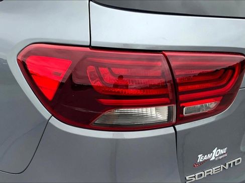 Used 2020 Kia Sorento LX image 30