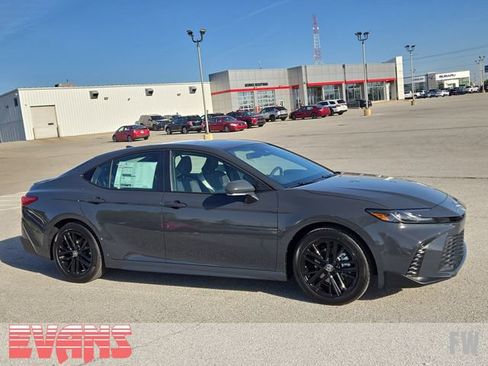 New 2026 Toyota Camry SE w/ Convenience Package FWD image 2