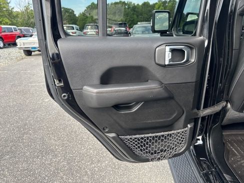 Used 2022 Jeep Gladiator Overland image 27