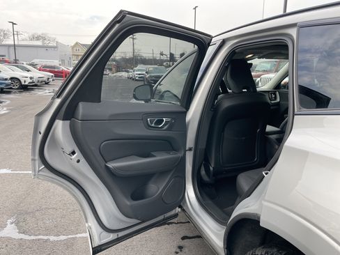 Used 2025 Volvo XC60 B5 Plus image 27