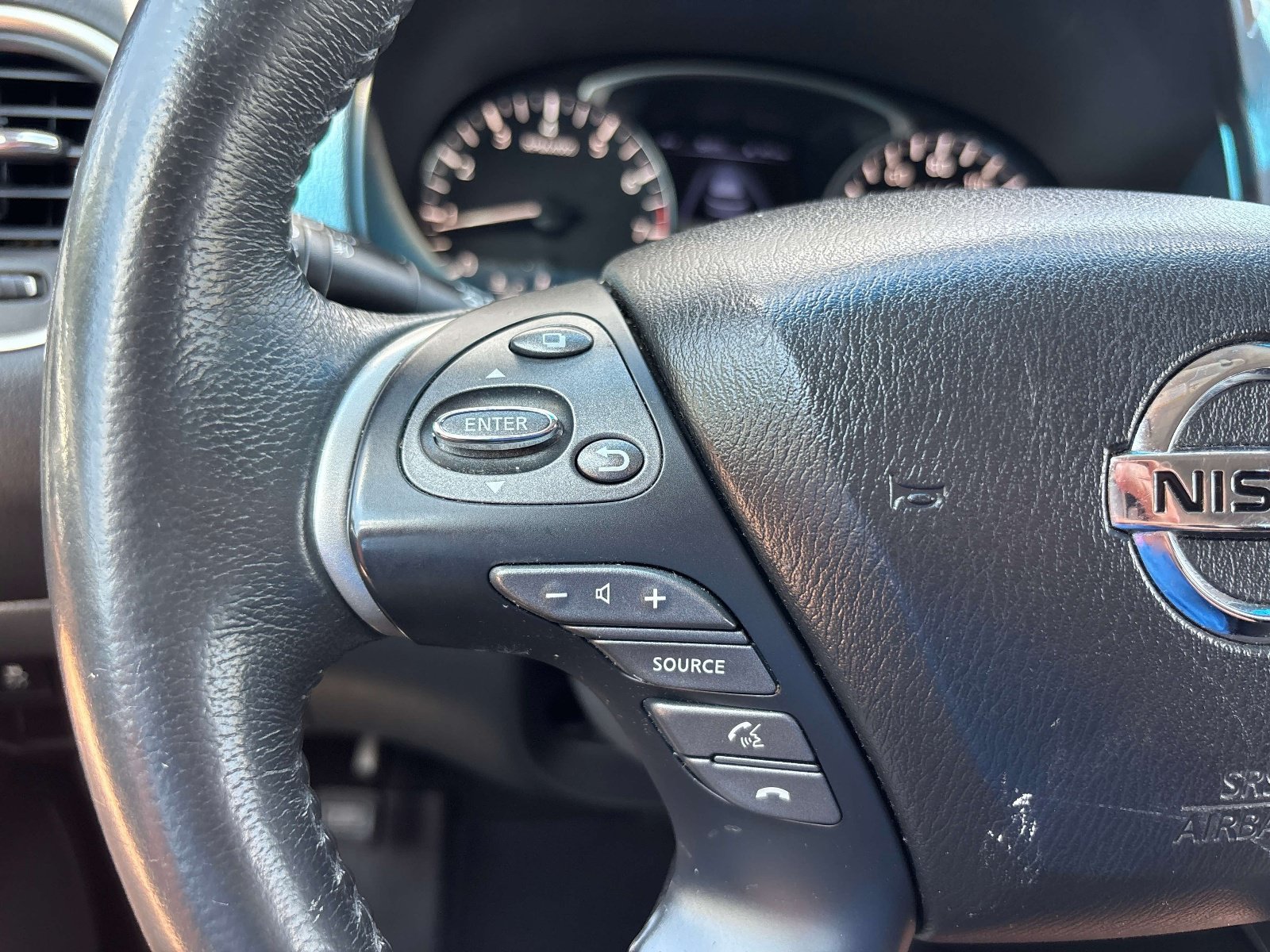 Used 2015 Nissan Pathfinder SV FWD image 22