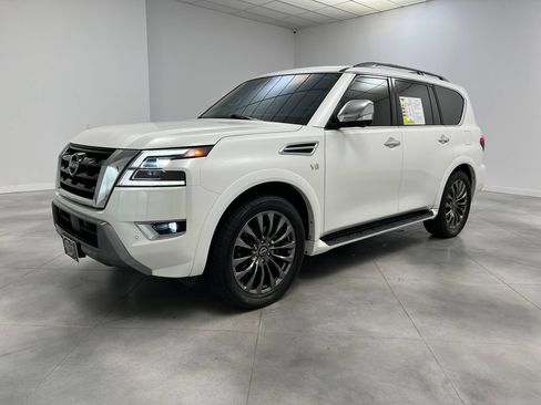 Used 2022 Nissan Armada Platinum w/ Captain's Chairs Package RWD image 4