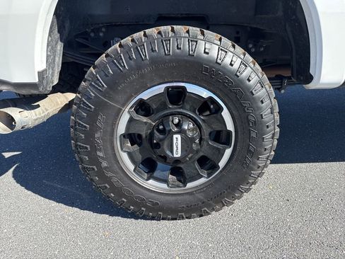 Used 2025 Ford F350 Platinum w/ Platinum Plus Package image 11