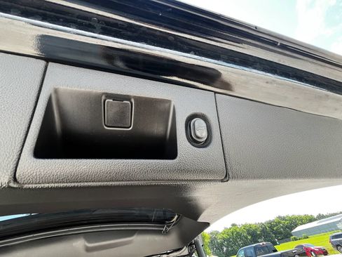 Used 2019 Chevrolet Suburban LT w/ LT Signature Package AWD/4WD image 28