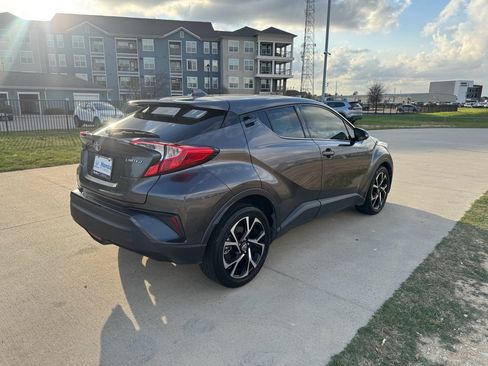 Used 2019 Toyota C-HR Limited image 8