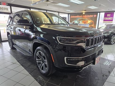 Used 2024 Jeep Wagoneer Series II w/ Flexible Seating Group image 3