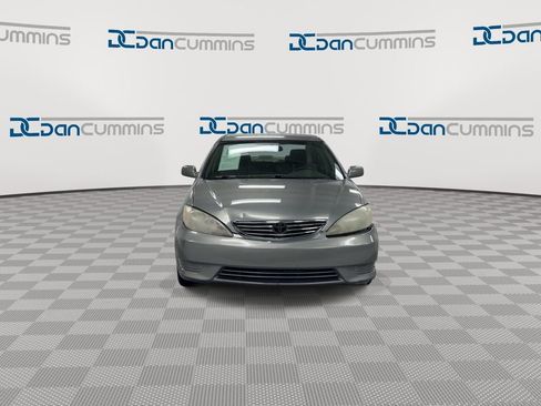 Used 2005 Toyota Camry LE FWD image 3