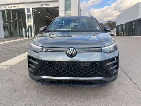 New 2026 Volkswagen Tiguan SE R-Line FWD image 2