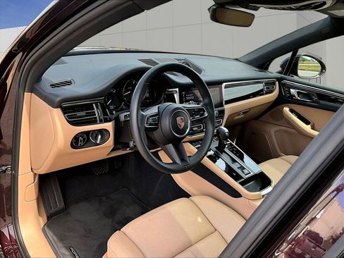 Used 2025 Porsche Macan AWD/4WD image 4