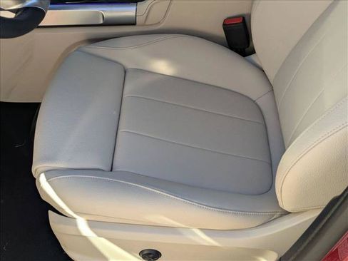 Used 2026 Mercedes-Benz GLB 250 4MATIC image 4