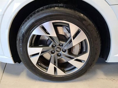 Used 2023 Audi e-tron Premium w/ Convenience Plus Package image 15