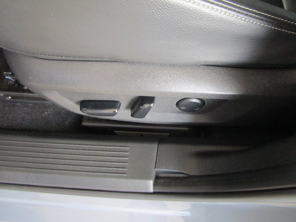 Used 2024 Nissan Rogue SL FWD image 23