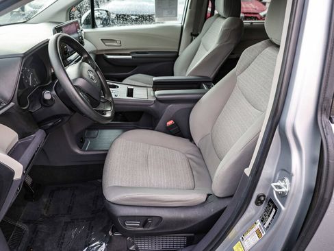 Certified 2024 Toyota Sienna LE image 10