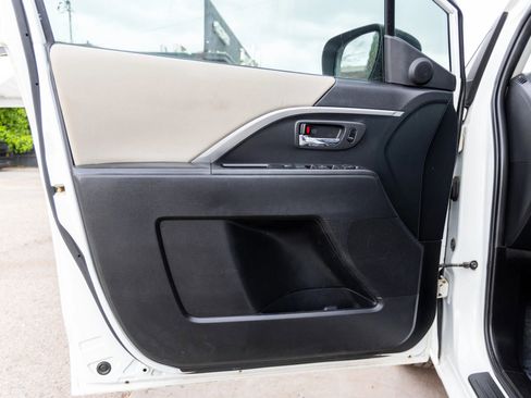 Used 2012 MAZDA MAZDA5 Sport image 10