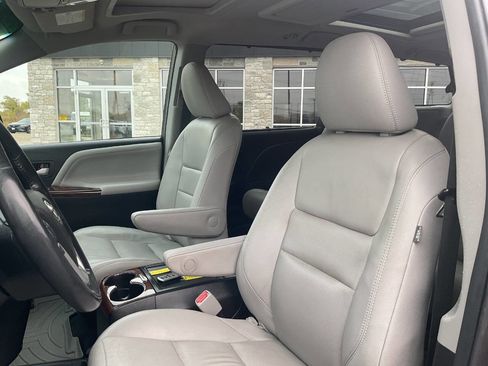 Used 2015 Toyota Sienna AWD image 15