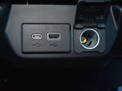 Used 2022 Chevrolet Silverado 1500 LT AWD/4WD image 19