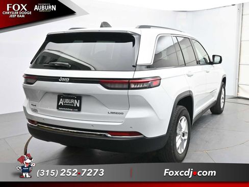 Used 2023 Jeep Grand Cherokee Laredo w/ Luxury Tech Group I AWD/4WD image 4