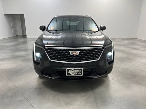Used 2024 Cadillac XT4 Premium Luxury image 2