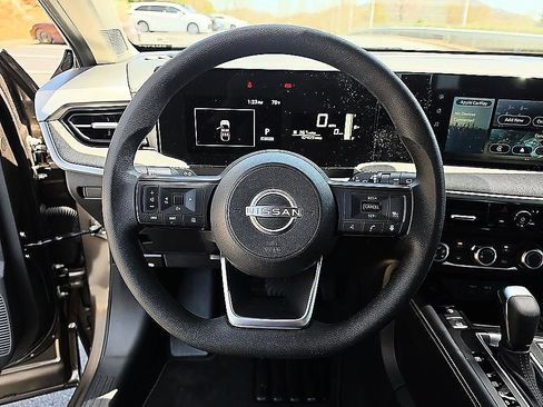 Used 2025 Nissan Kicks SV AWD/4WD image 13