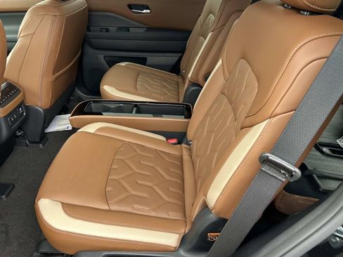 New 2026 Nissan Pathfinder Platinum w/ Lighting Package FWD image 20
