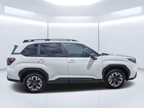 Used 2026 Subaru Forester Premium AWD/4WD image 2