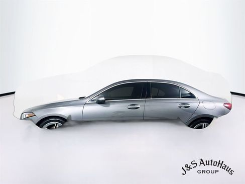 Used 2022 Mercedes-Benz A 220 4MATIC w/ AMG Line image 4