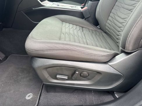 Used 2021 Ford Explorer XLT image 16