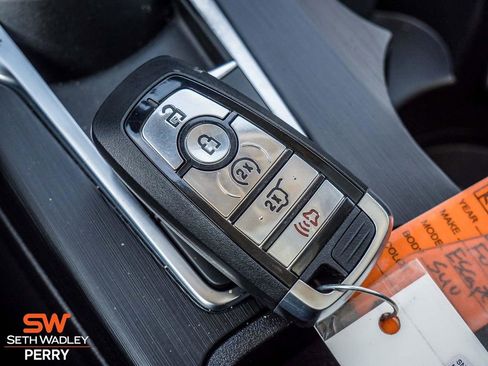 Used 2024 Ford Escape SE w/ PHEV Premium Package image 33