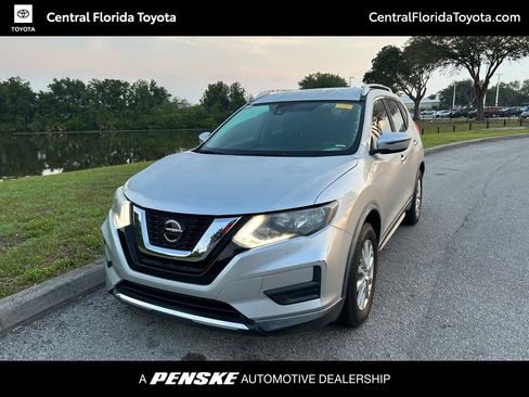 Used 2020 Nissan Rogue SV FWD image 1