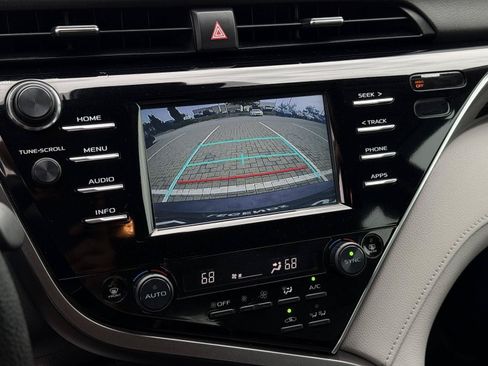 Used 2018 Toyota Camry LE FWD image 16