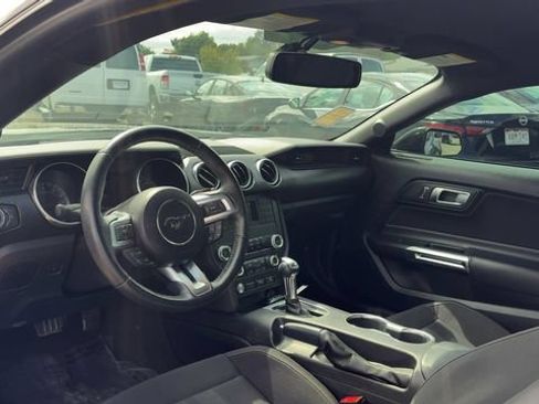 Used 2020 Ford Mustang Coupe RWD image 3