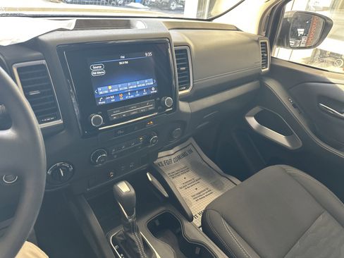 Used 2024 Nissan Frontier SV w/ Technology Package image 4