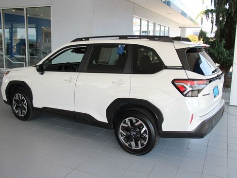 Used 2025 Subaru Forester Premium image 21