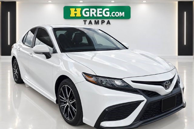 Used 2024 Toyota Camry SE w/ Convenience Package FWD image 4
