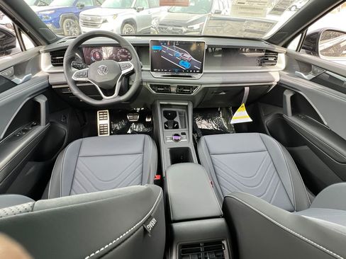 New 2026 Volkswagen Tiguan SE R-Line AWD/4WD image 17