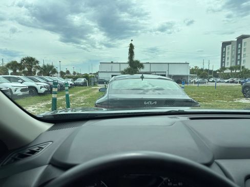 Used 2025 Nissan Rogue SV AWD/4WD image 17