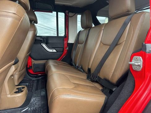 Used 2015 Jeep Wrangler Unlimited Sahara AWD/4WD image 17