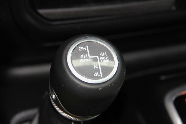 Used 2018 Jeep Wrangler Unlimited Sahara AWD/4WD image 29