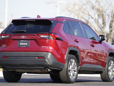 Used 2022 Toyota RAV4 XLE Premium image 44