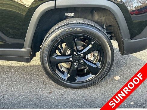 Certified 2022 Jeep Grand Cherokee Altitude image 11