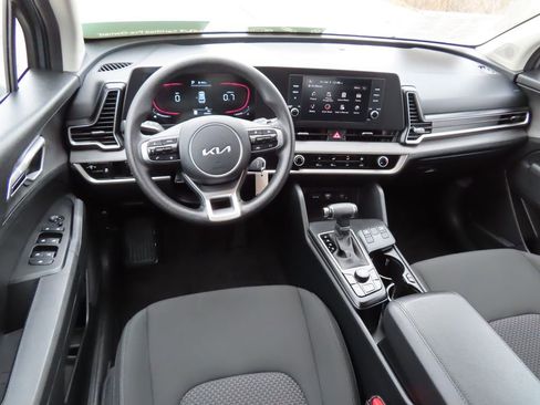 Certified 2025 Kia Sportage LX image 4