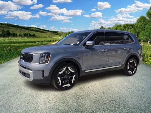 Used 2023 Kia Telluride EX w/ EX Captain's Chair Package image 2