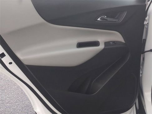 Used 2020 Chevrolet Equinox LS image 27