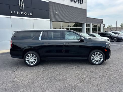 Used 2024 Chevrolet Suburban High Country w/ Premium Package AWD/4WD image 8