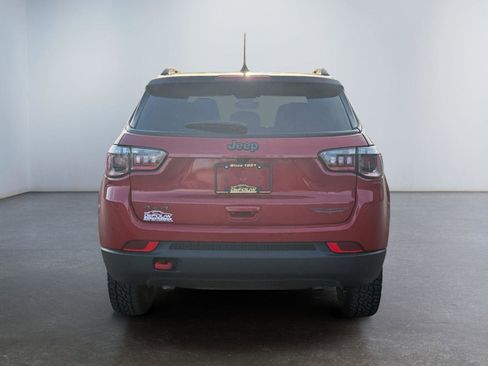Used 2025 Jeep Compass Trailhawk AWD/4WD image 4